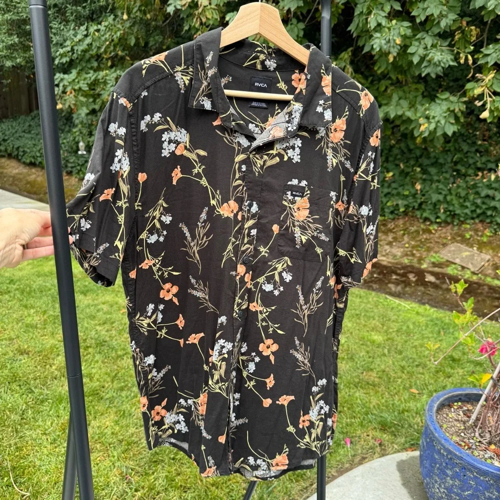 RVCA Men's Black Floral Shirt - Picture 1 of 7